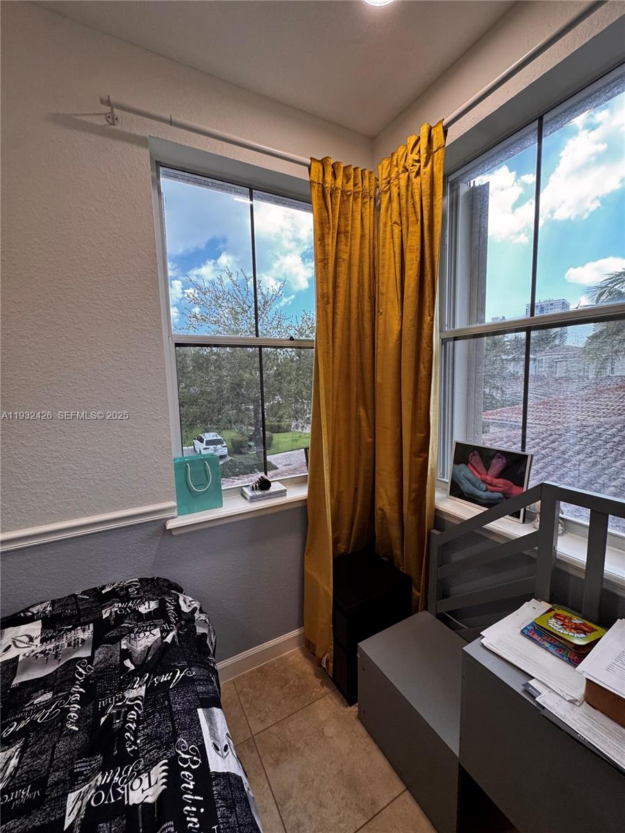 Photo of 876 Spinnaker Dr W  (876), Hollywood, Florida, 33019 - 