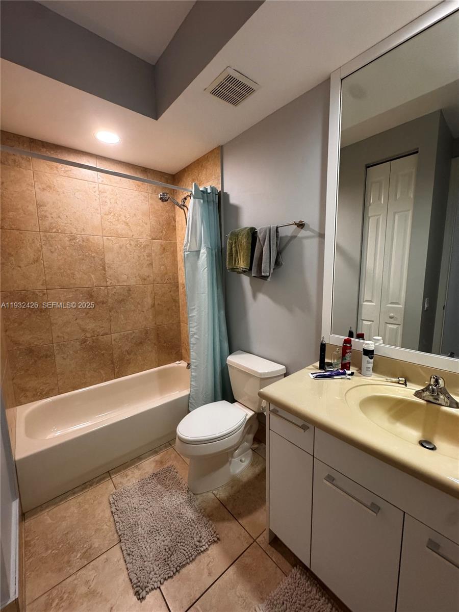 Photo of 876 Spinnaker Dr W  (876), Hollywood, Florida, 33019 - 