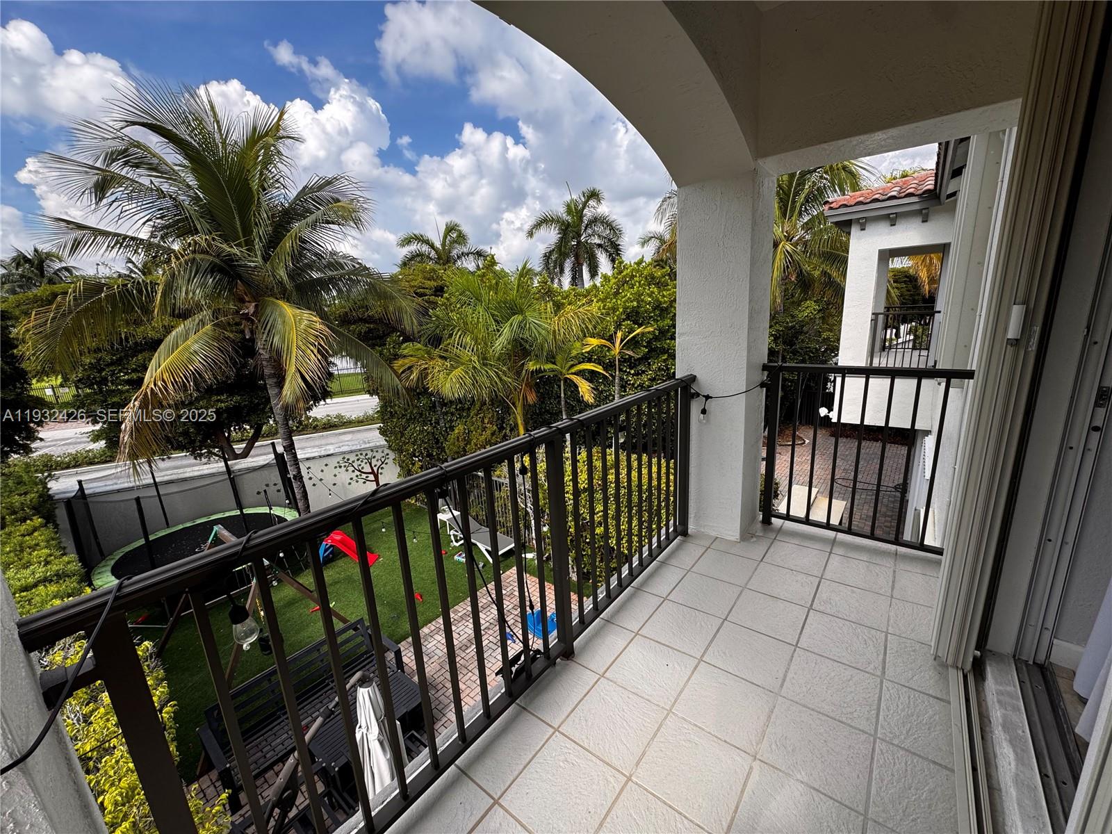 Photo of 876 Spinnaker Dr W  (876), Hollywood, Florida, 33019 - 