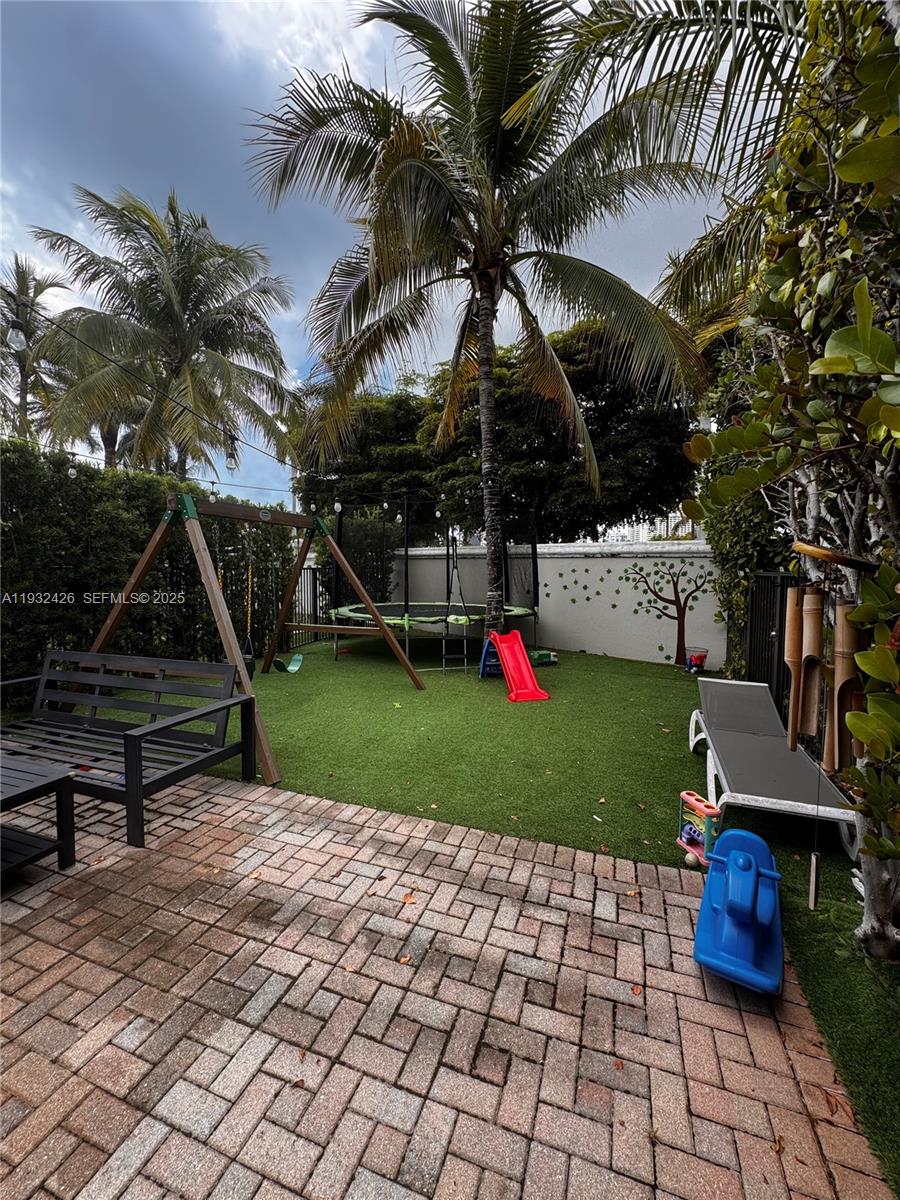 Photo of 876 Spinnaker Dr W  (876), Hollywood, Florida, 33019 - 