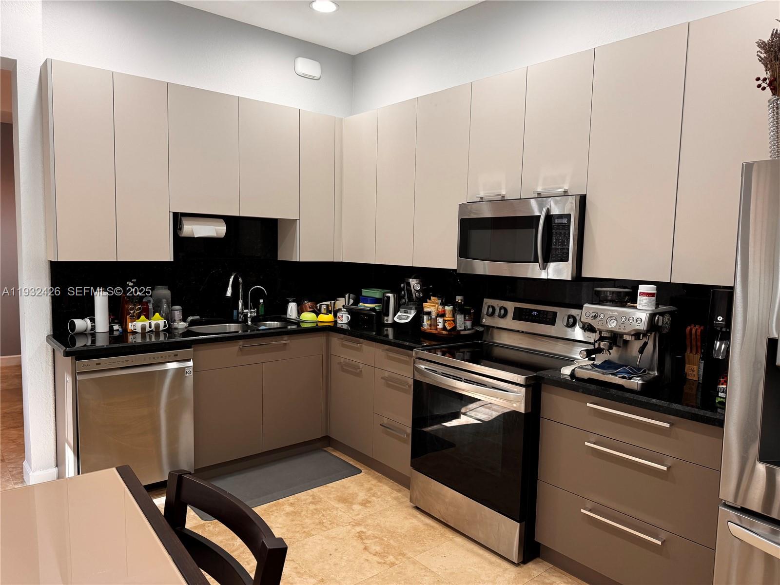 Photo of 876 Spinnaker Dr W  (876), Hollywood, Florida, 33019 - 