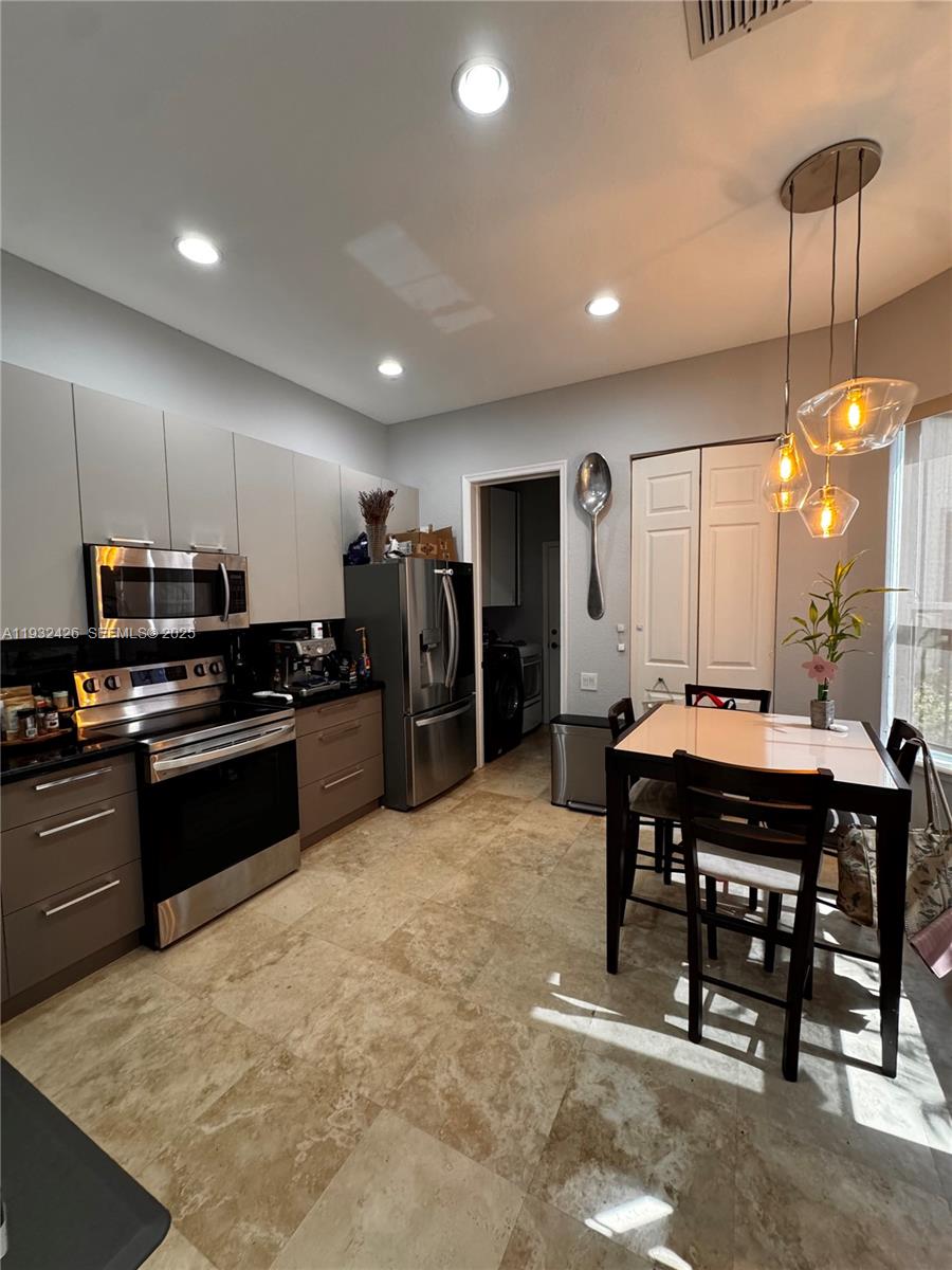 Photo of 876 Spinnaker Dr W  (876), Hollywood, Florida, 33019 - 