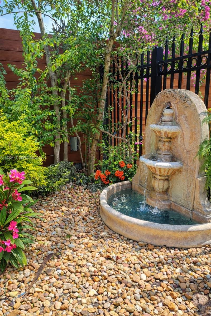   /  2260 кв.футов $ 2025-12-17 0 Фото