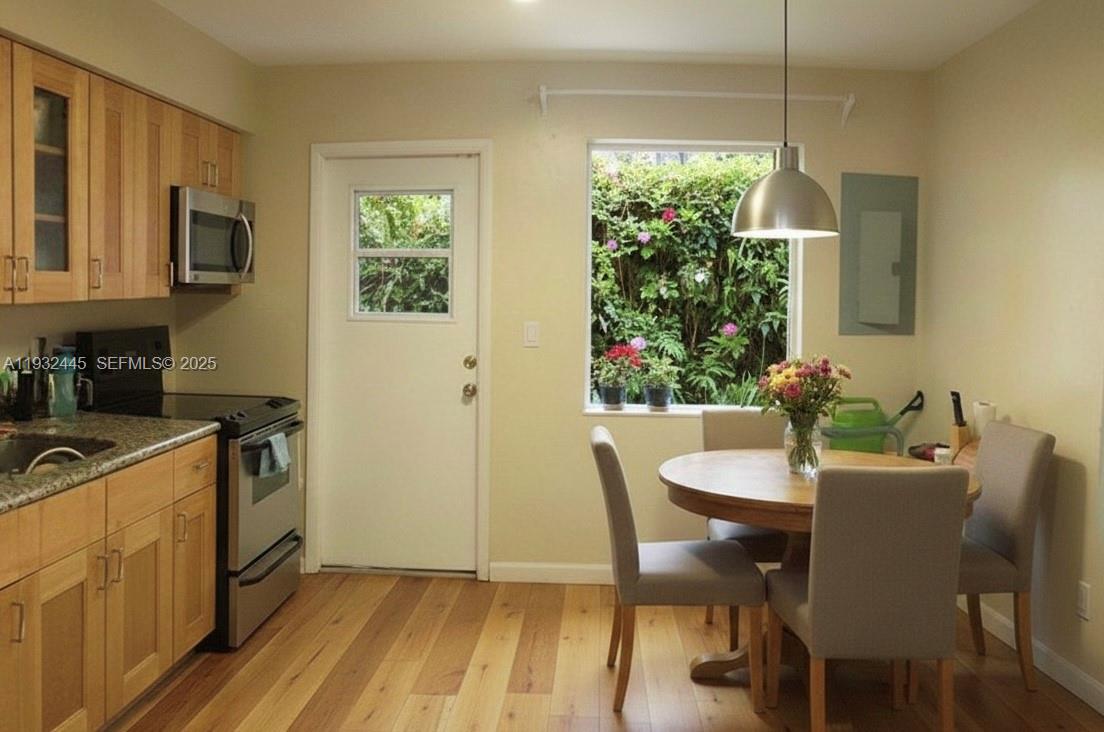   /  2260 кв.футов $ 2025-12-17 0 Фото