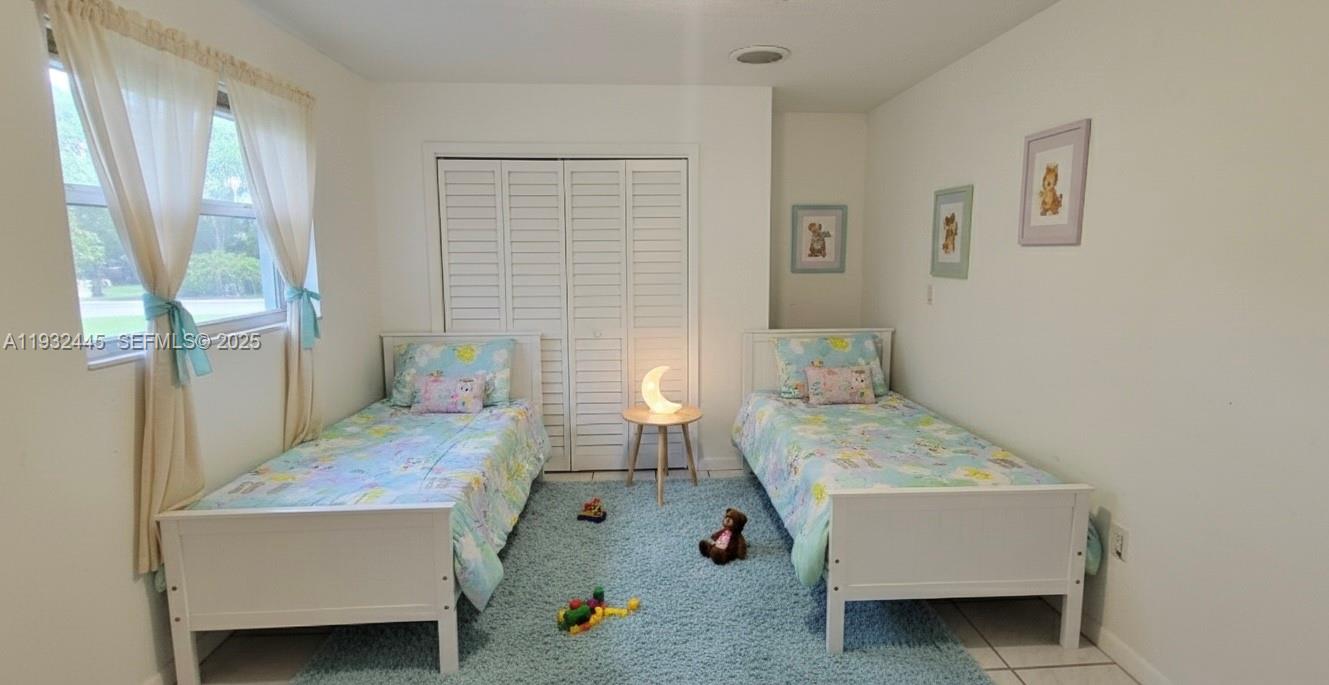   /  2260 кв.футов $ 2025-12-17 0 Фото