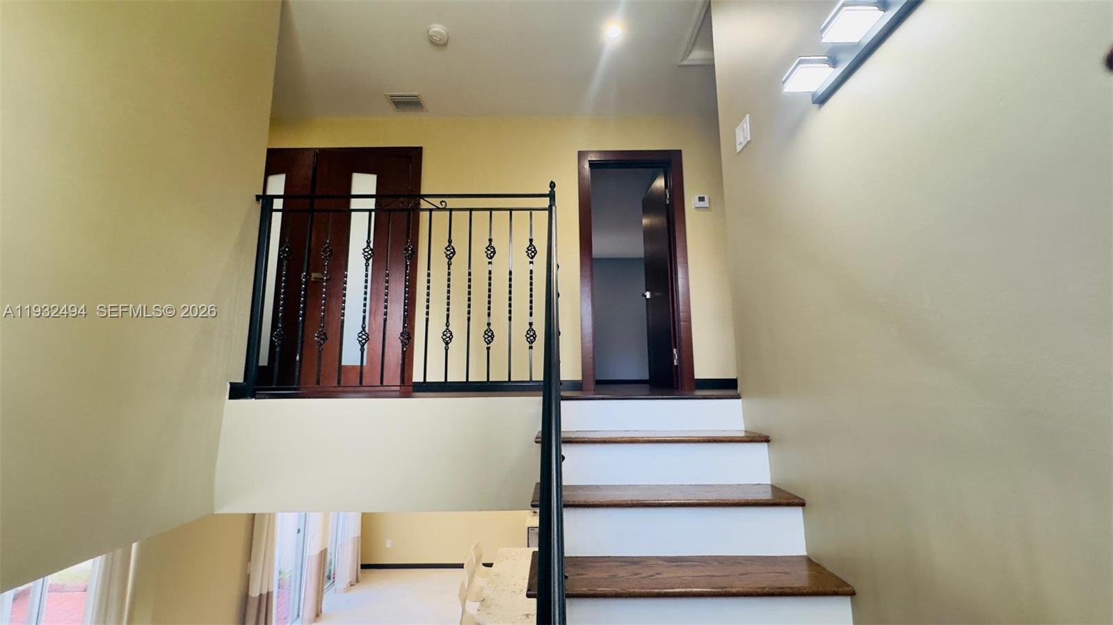 Photo of 1094 Redwood St  (1094), Hollywood, Florida, 33019 - 