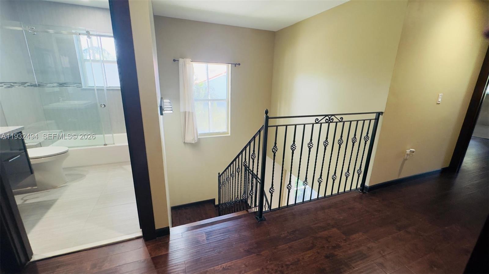 Photo of 1094 Redwood St  (1094), Hollywood, Florida, 33019 - 