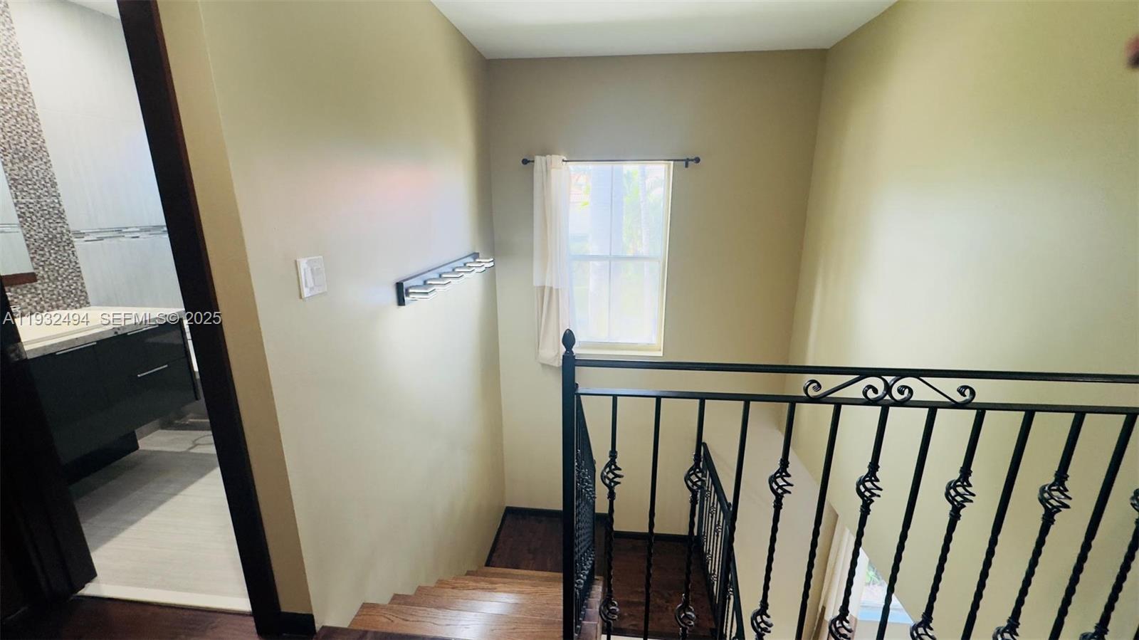 Photo of 1094 Redwood St  (1094), Hollywood, Florida, 33019 - 