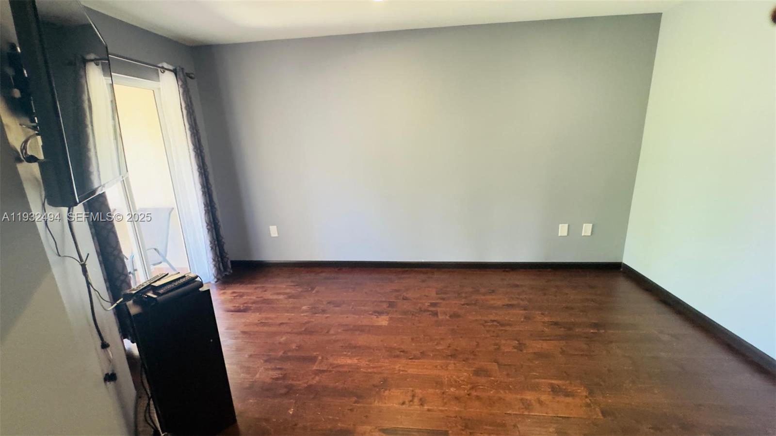 Photo of 1094 Redwood St  (1094), Hollywood, Florida, 33019 - 