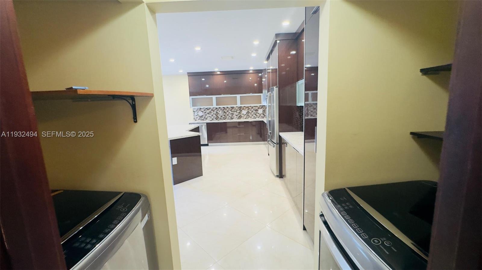 Photo of 1094 Redwood St  (1094), Hollywood, Florida, 33019 - 