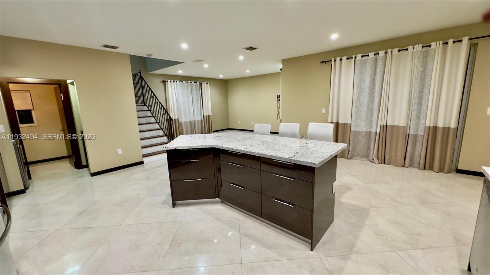 Photo of 1094 Redwood St  (1094), Hollywood, Florida, 33019 - 