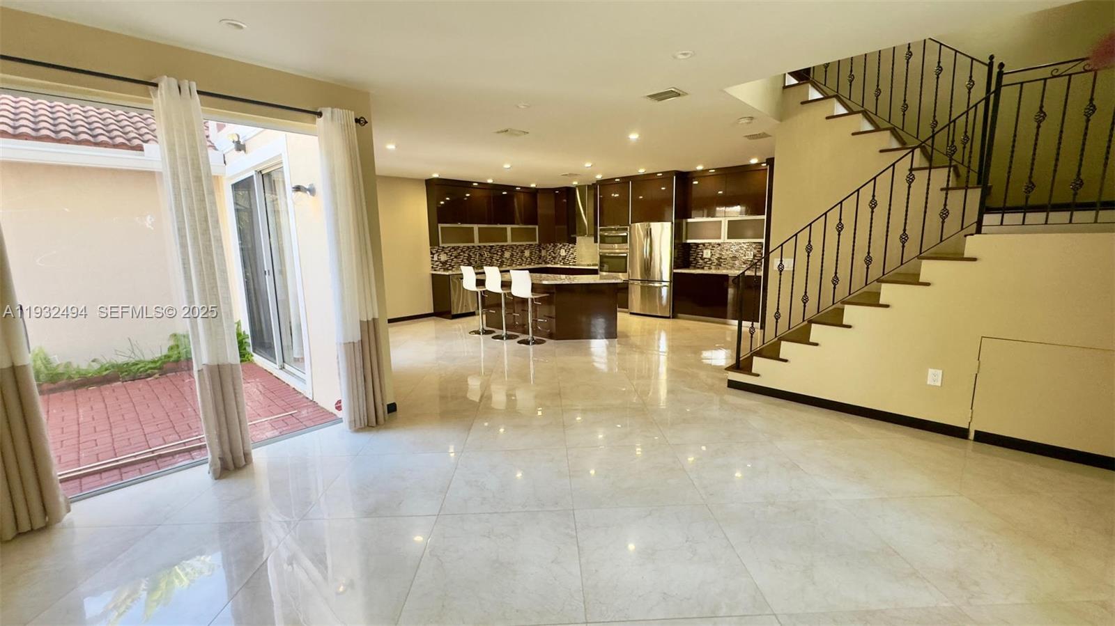 Photo of 1094 Redwood St  (1094), Hollywood, Florida, 33019 - 