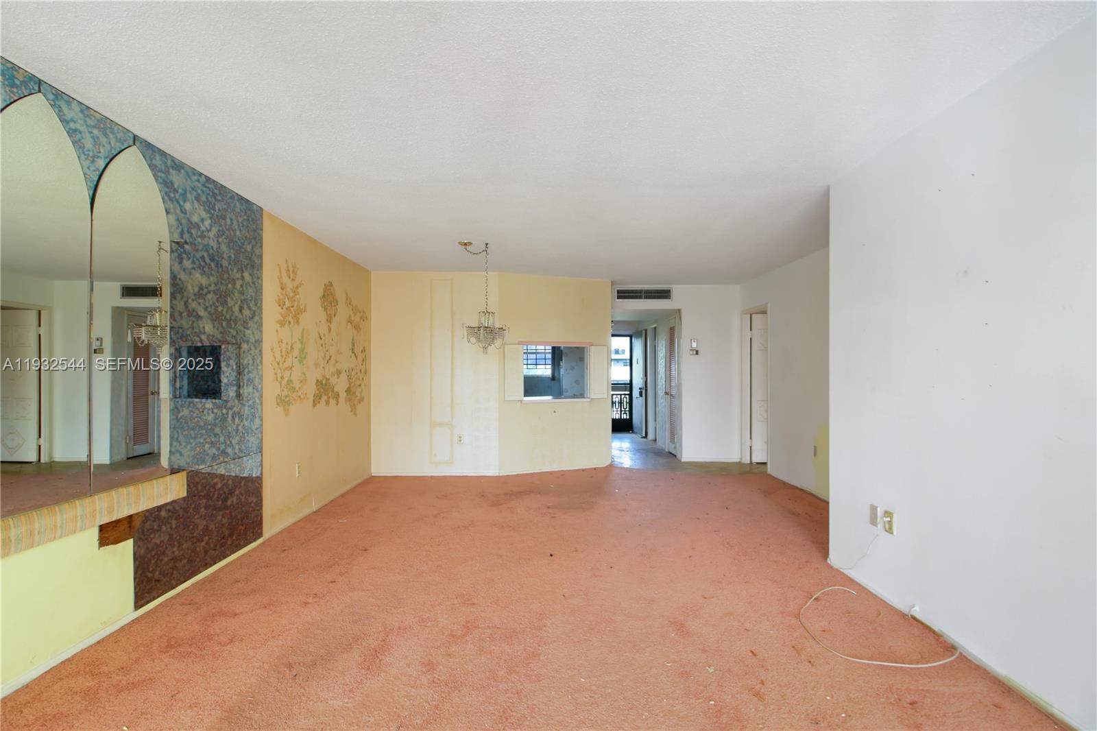 See details 404-1 1 / 2 1036 sq. ft. $ 2025-12-18 0 Photo