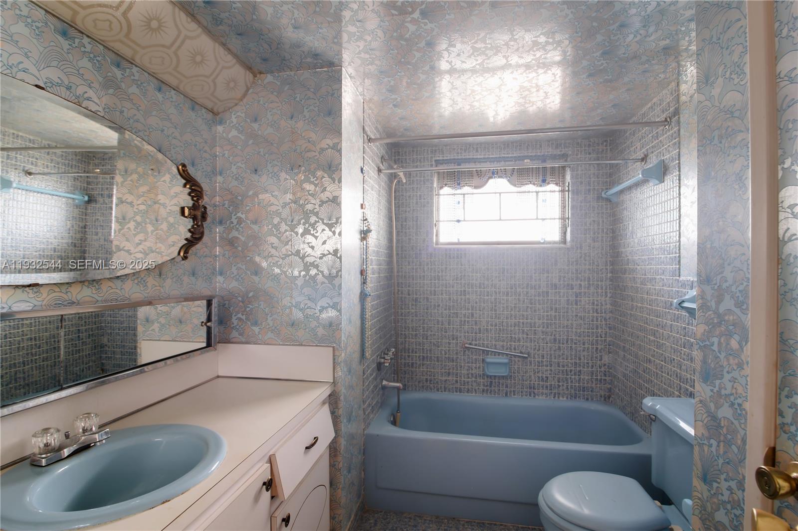 See details 404-1 1 / 2 1036 sq. ft. $ 2025-12-18 0 Photo