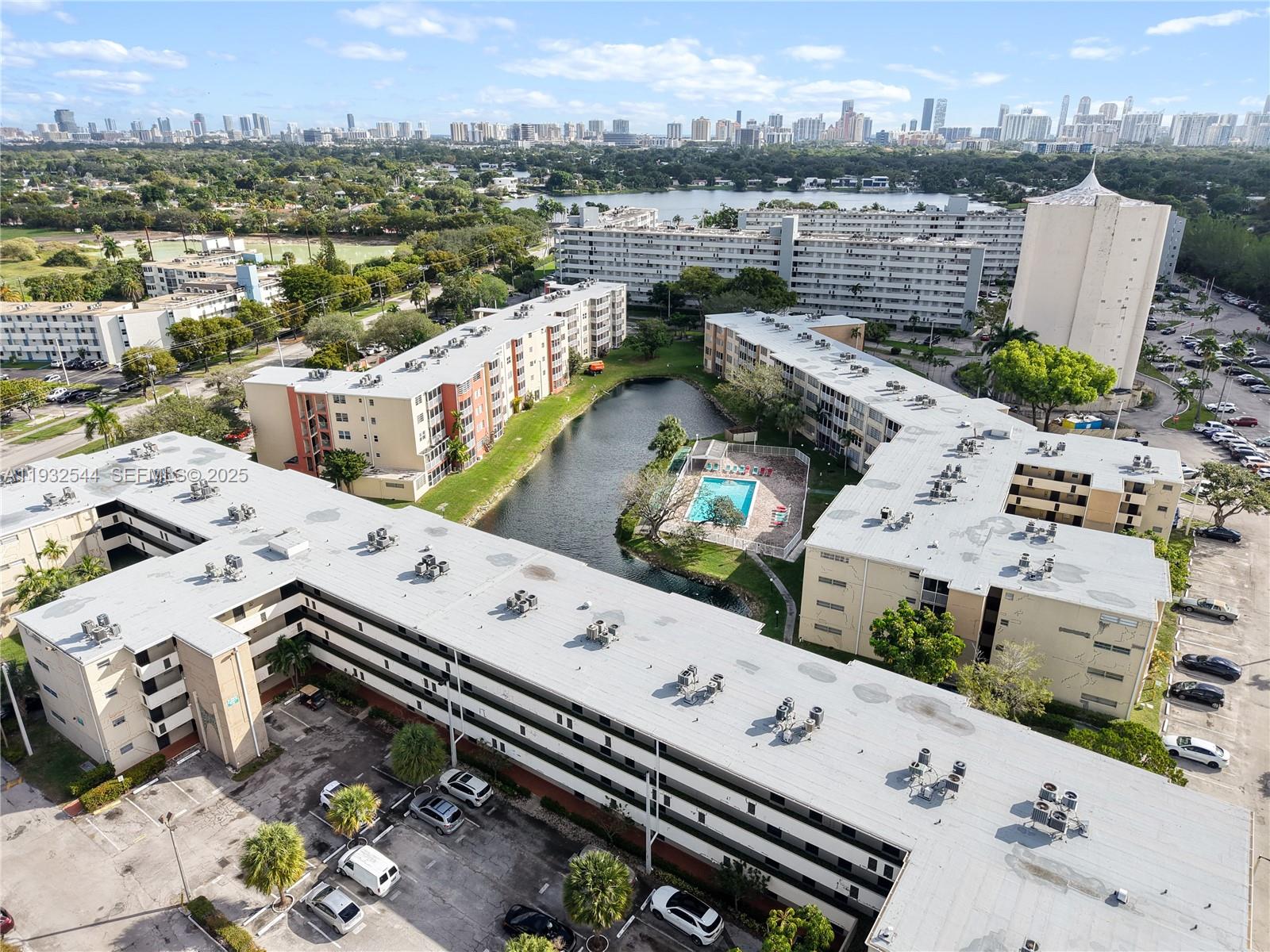 See details 404-1 1 / 2 1036 sq. ft. $ 2025-12-18 0 Photo