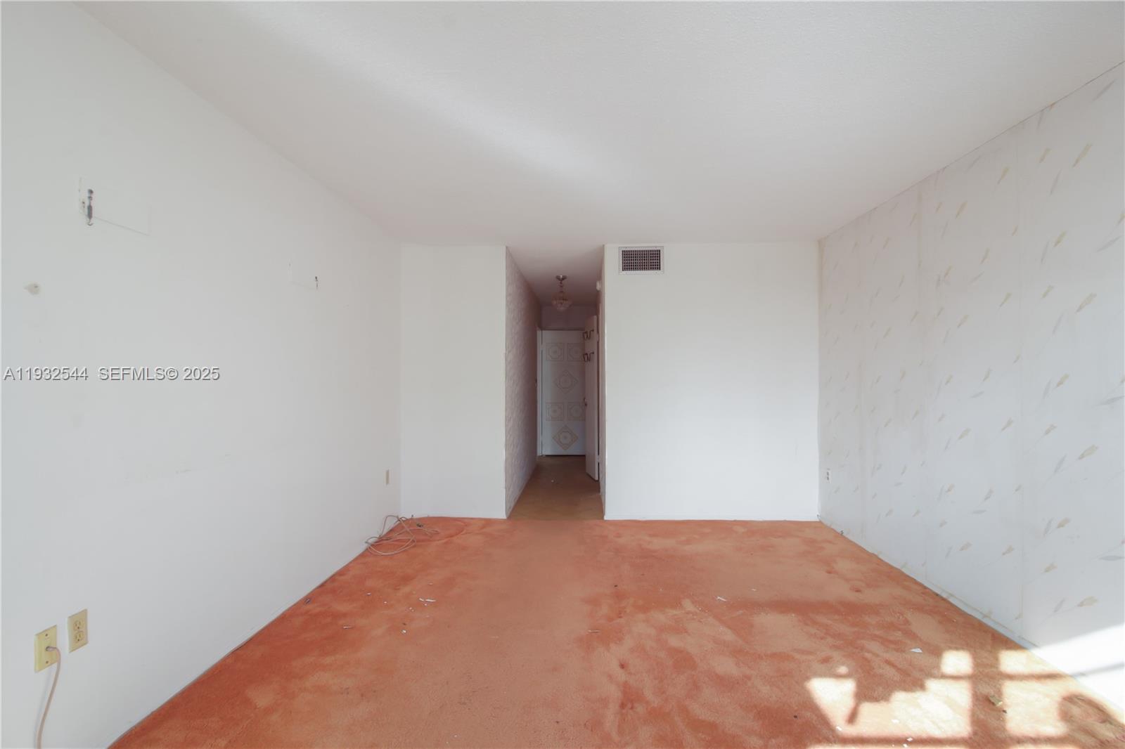 See details 404-1 1 / 2 1036 sq. ft. $ 2025-12-18 0 Photo