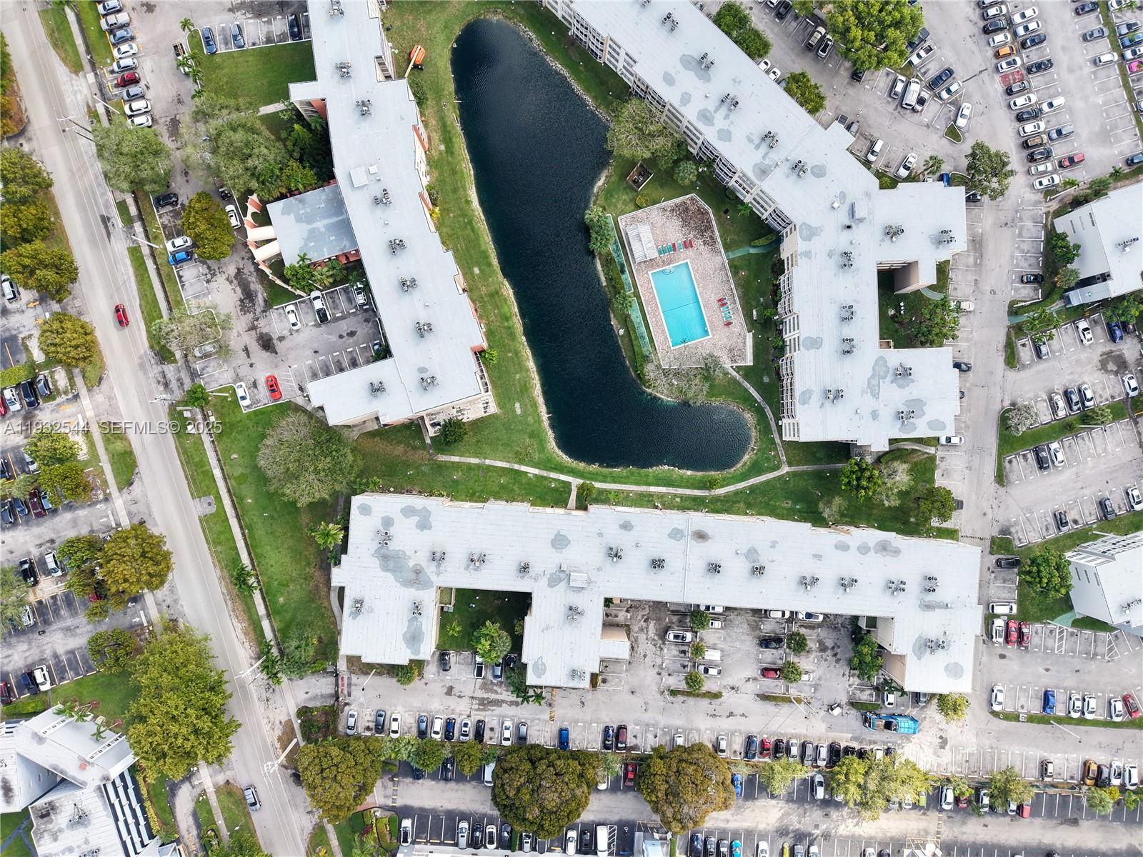 See details 404-1 1 / 2 1036 sq. ft. $ 2025-12-18 0 Photo