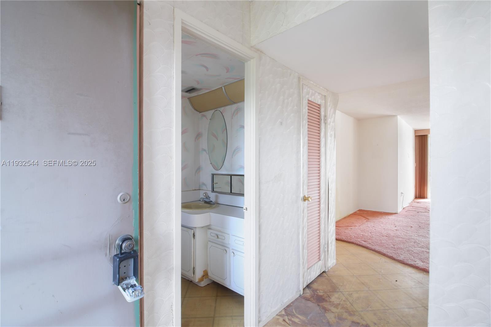 See details 404-1 1 / 2 1036 sq. ft. $ 2025-12-18 0 Photo