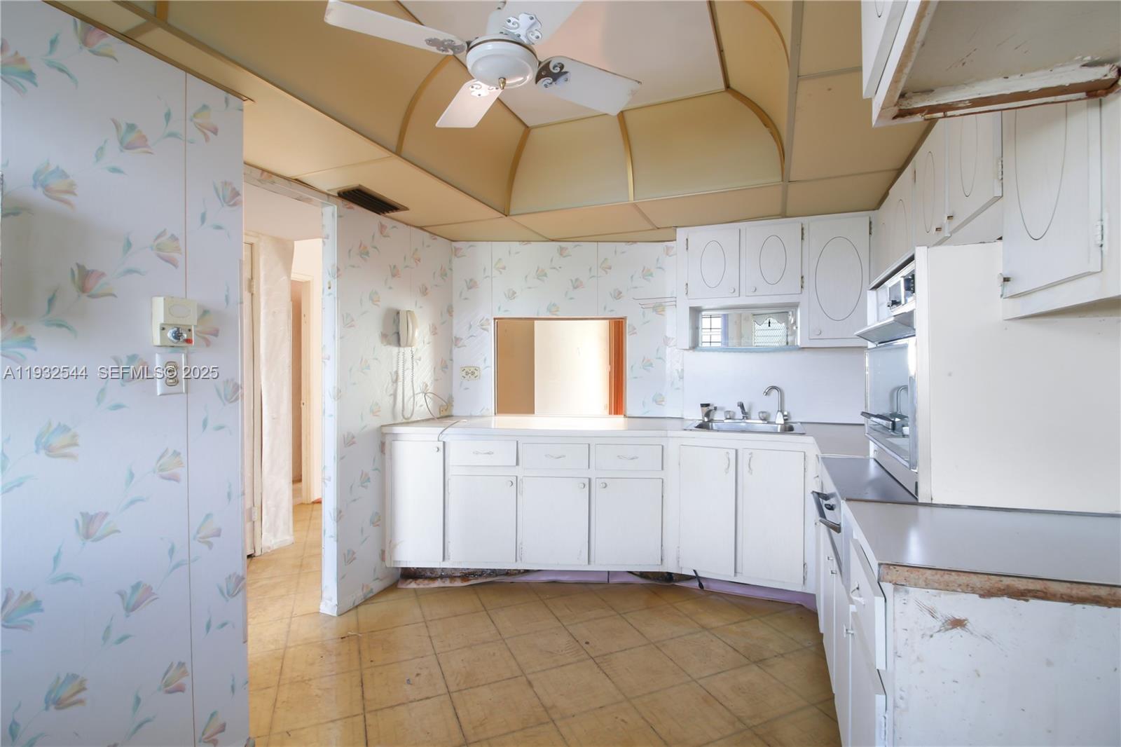 See details 404-1 1 / 2 1036 sq. ft. $ 2025-12-18 0 Photo