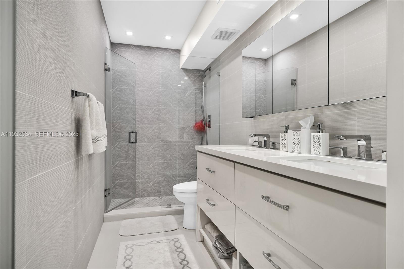 17F 2 / 2 1340 sq. ft. $ 2025-12-18 0 Photo