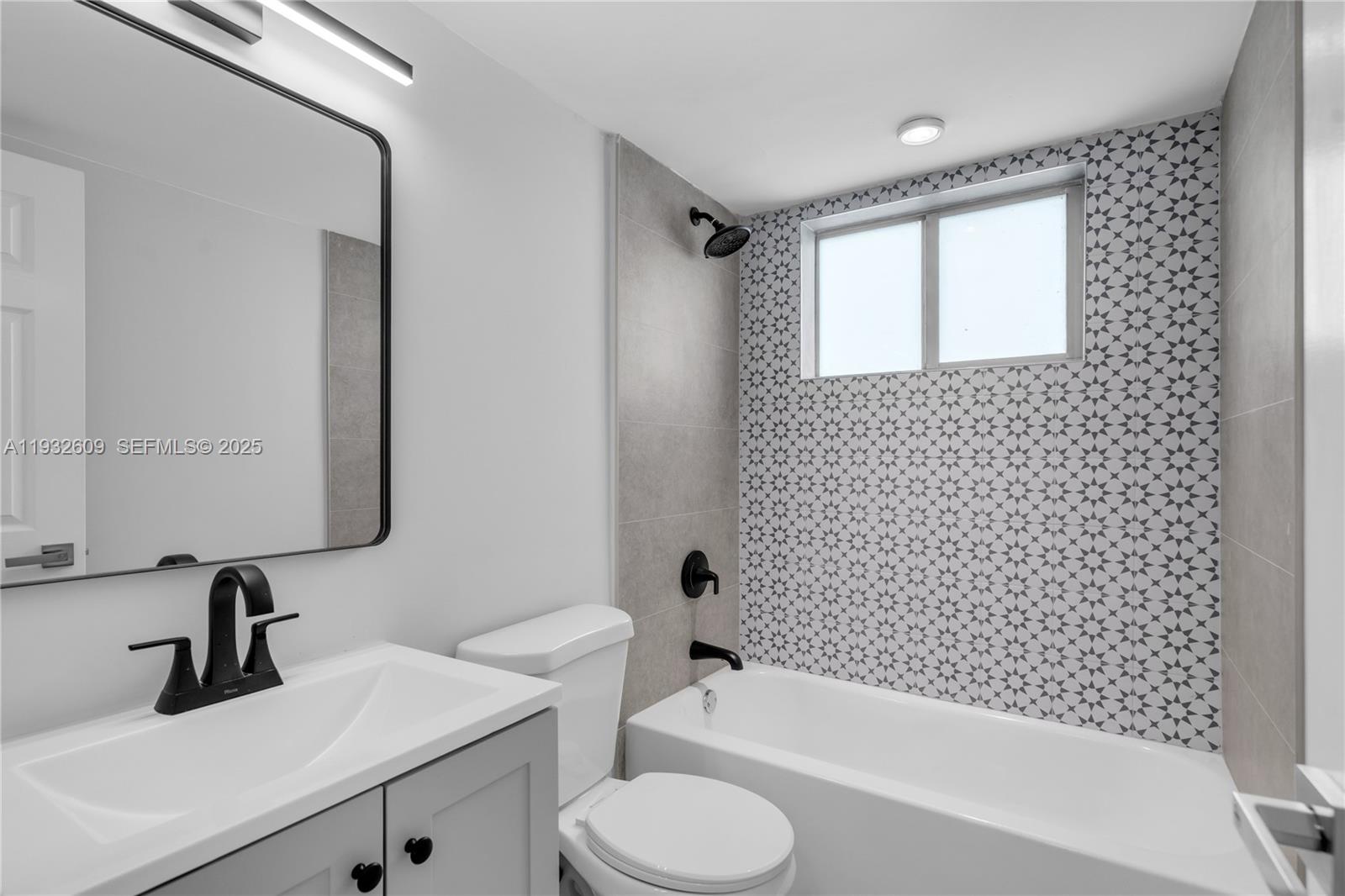   /  2803 кв.футов $ 2025-12-23 0 Фото