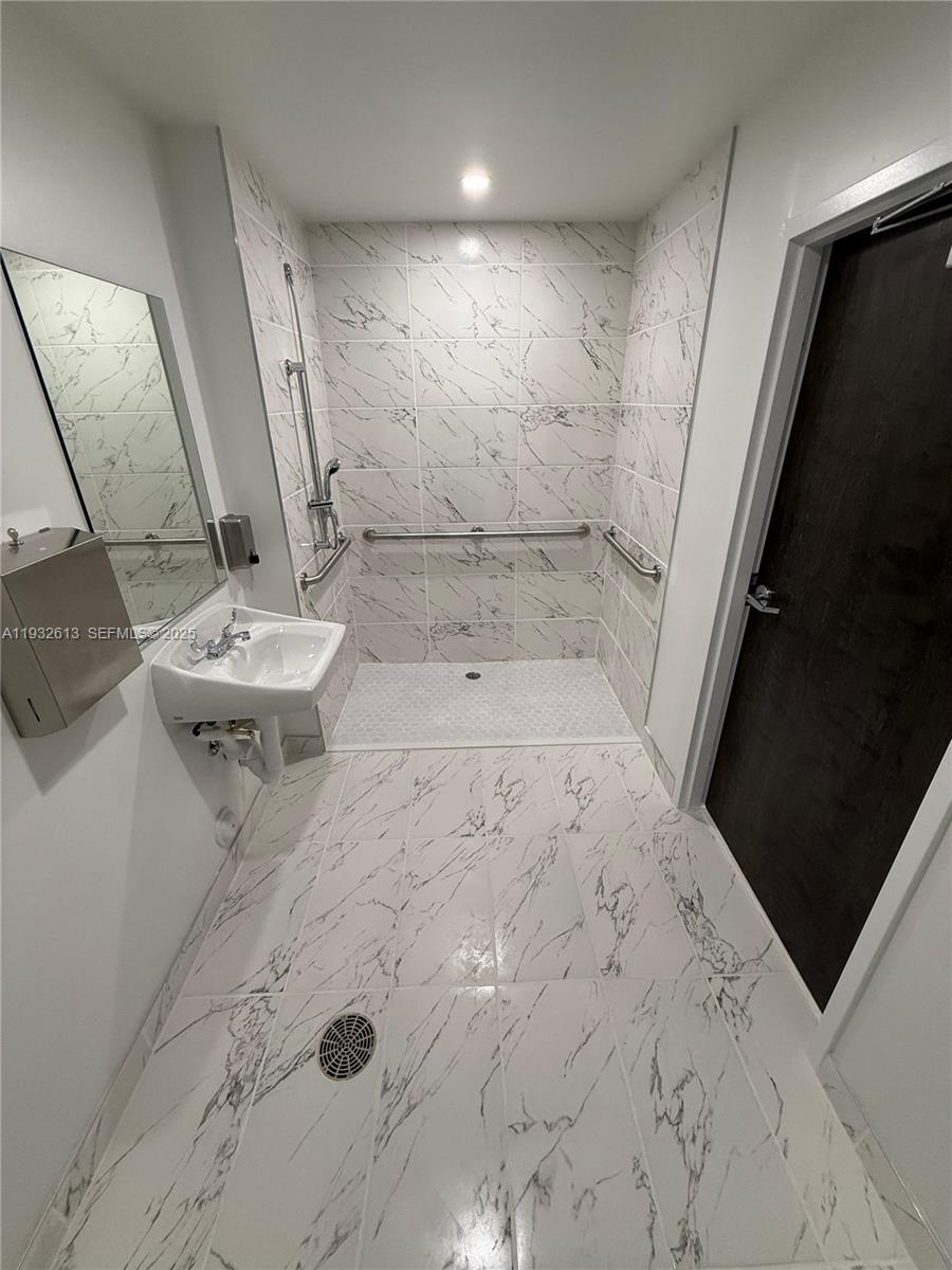 124  /   кв.футов $ 2025-12-18 0 Фото