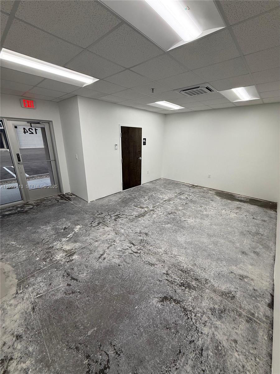 124  /   кв.футов $ 2025-12-18 0 Фото