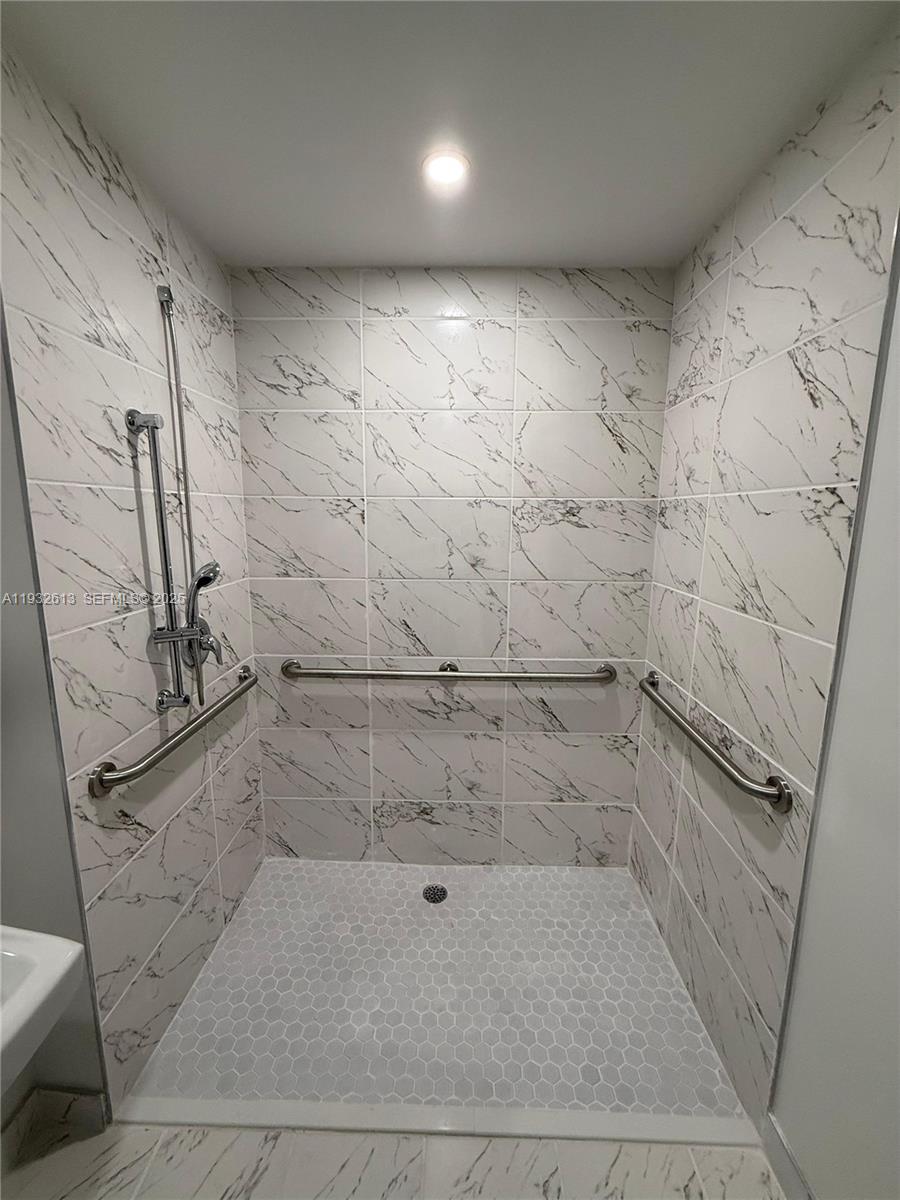 124  /   кв.футов $ 2025-12-18 0 Фото