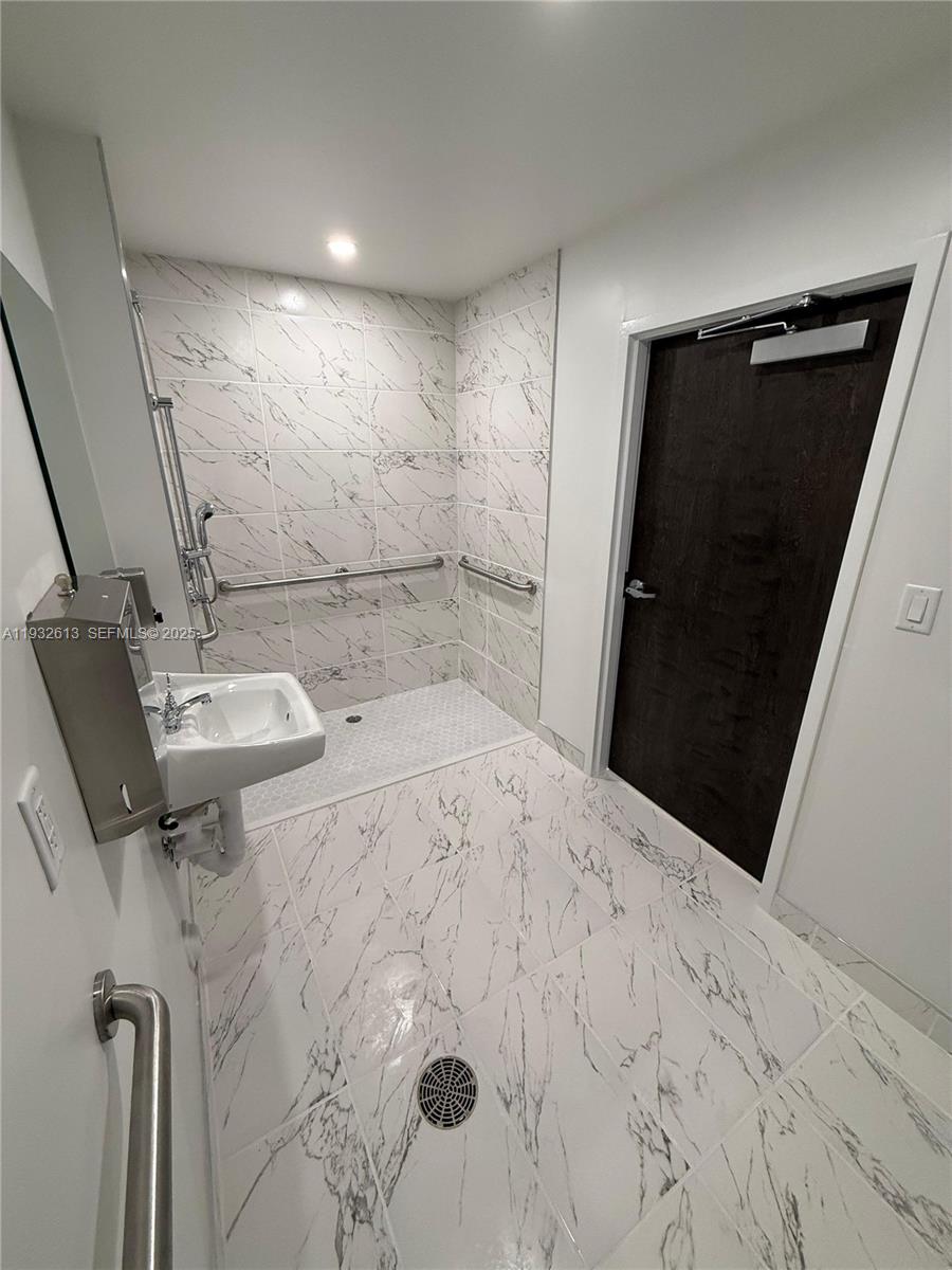 124  /   кв.футов $ 2025-12-18 0 Фото