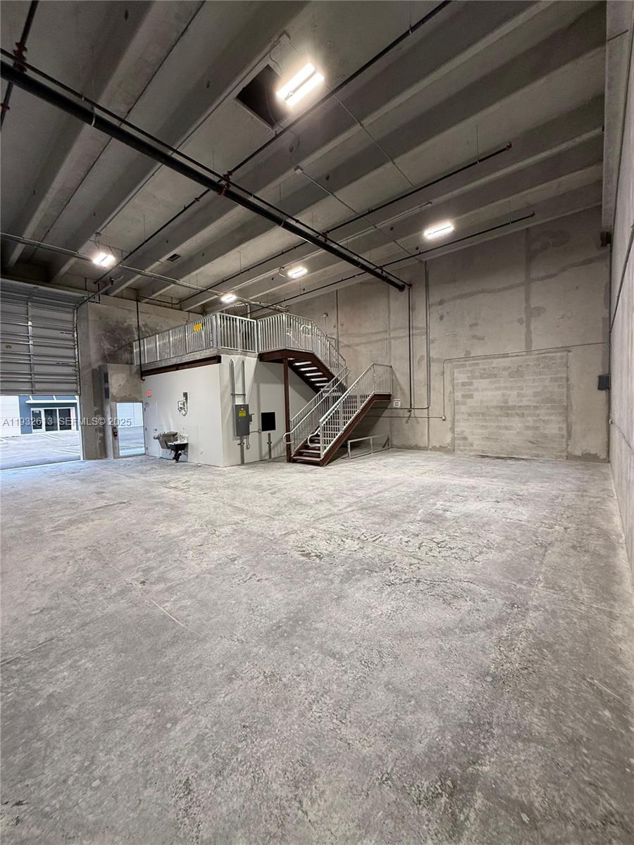 124  /   кв.футов $ 2025-12-18 0 Фото