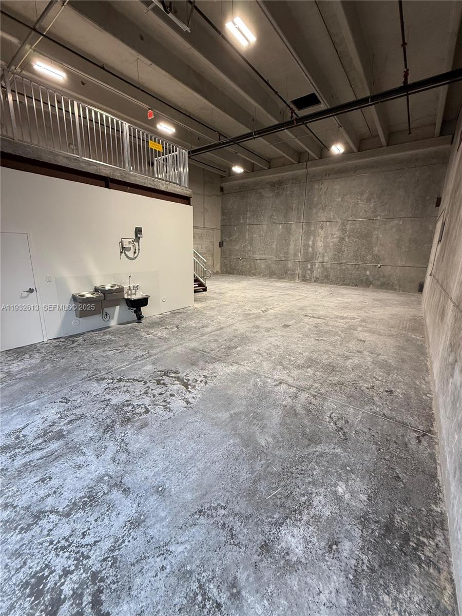 124  /   кв.футов $ 2025-12-18 0 Фото