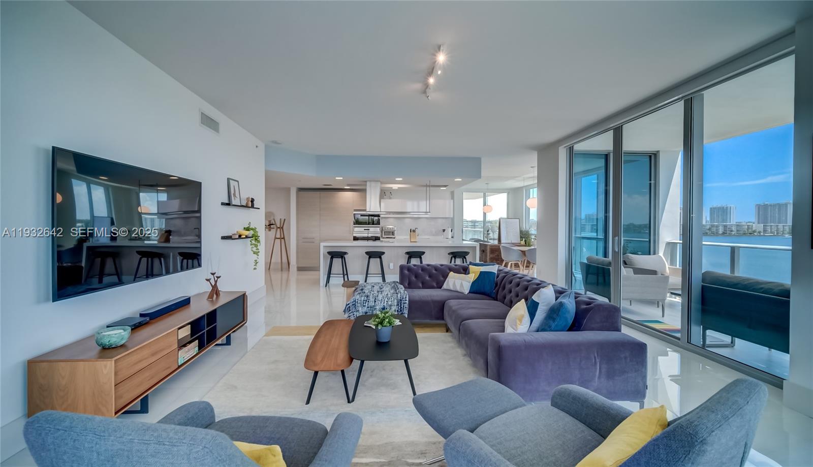 Photo of 17111 Biscayne Blvd  #410, North Miami Beach, Florida, 33160 - 