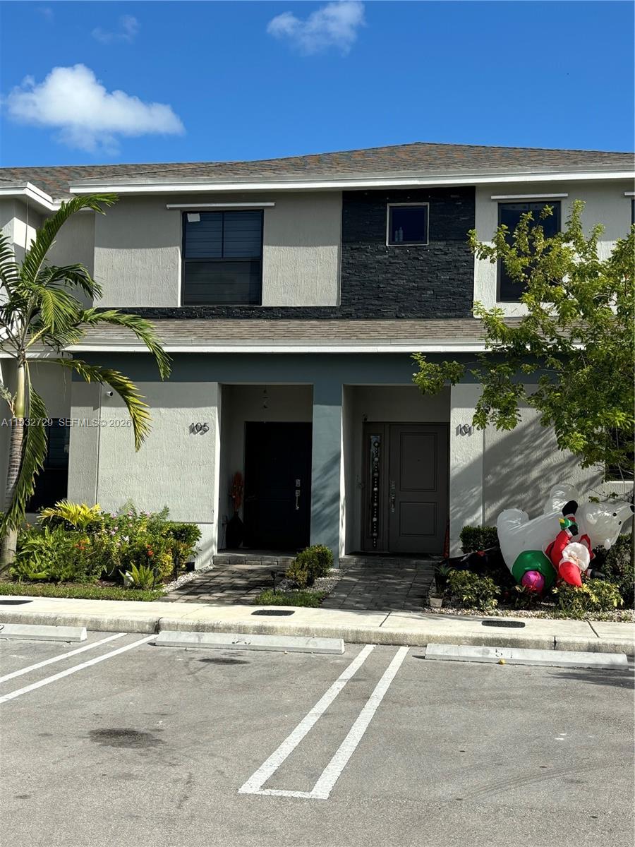 Подробнее 105 3 / 3 1376 кв.футов $ 2026-01-02 0 Фото