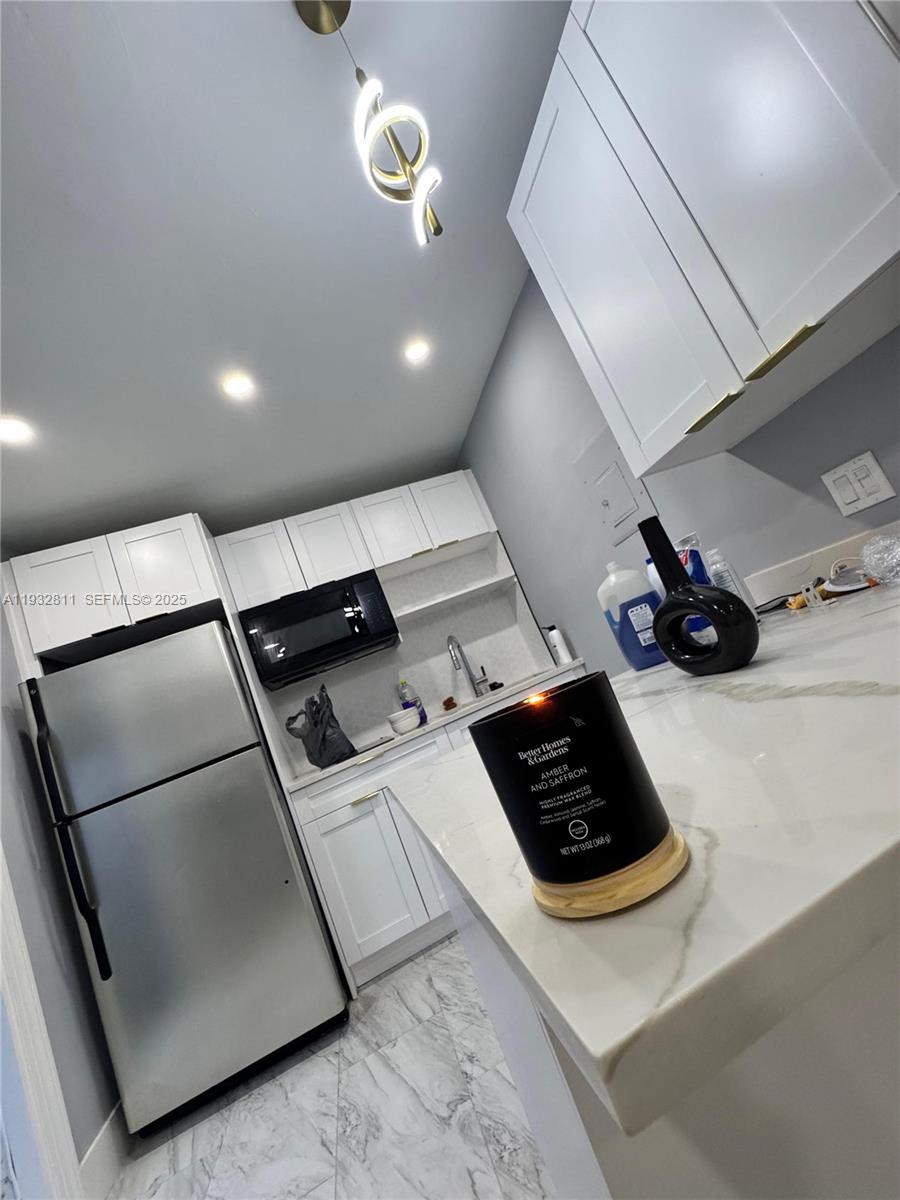   /   sq. ft. $ 2025-12-18 0 Photo