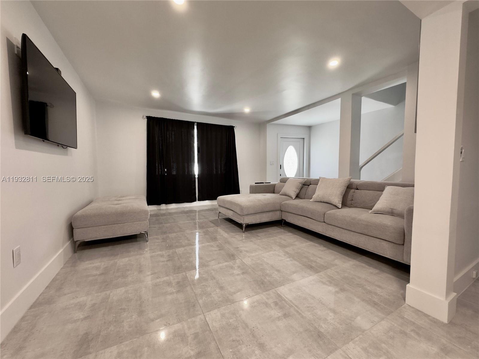   /   sq. ft. $ 2025-12-18 0 Photo