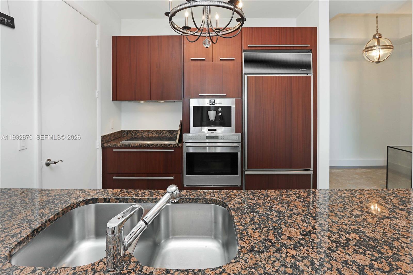 3702 3 / 4 1974 sq. ft. $ 2025-12-20 0 Photo