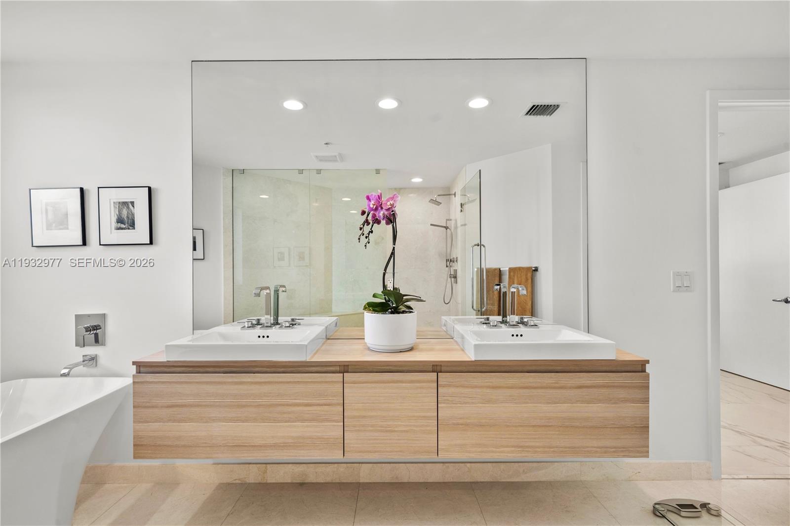 Photo of 17111 Biscayne Blvd  #803, North Miami Beach, Florida, 33160 - 