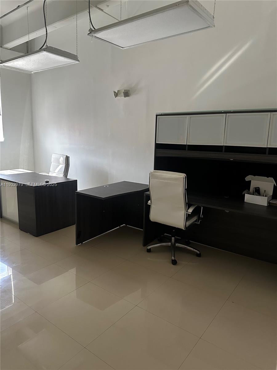 203  /   sq. ft. $ 2025-12-18 0 Photo