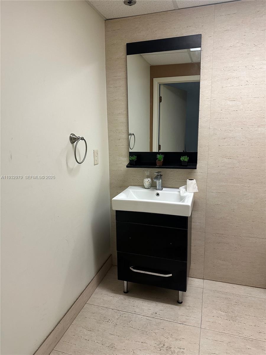 203  /   sq. ft. $ 2025-12-18 0 Photo