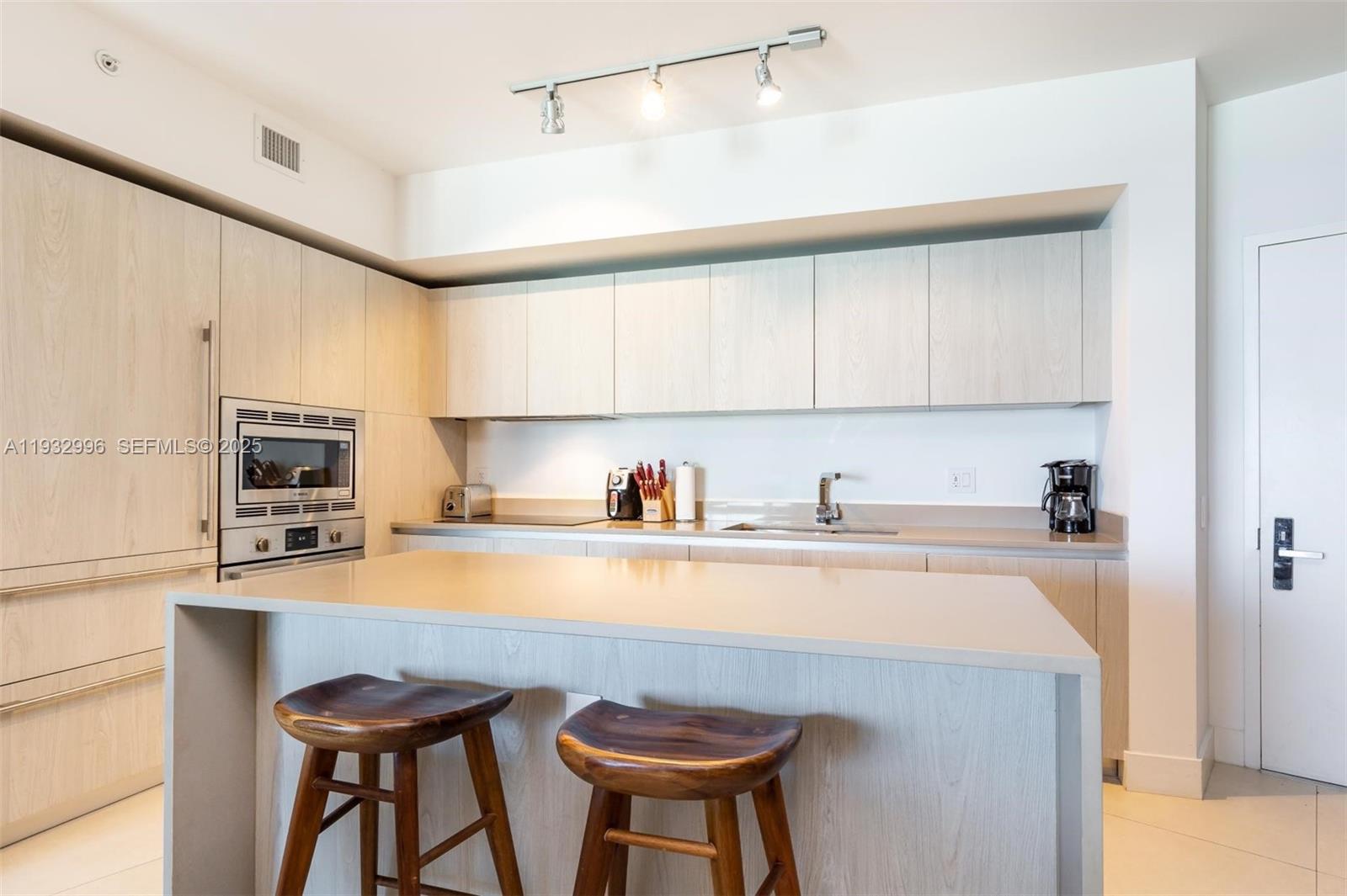 See details 1910 1 / 1 850 sq. ft. $ 2025-12-18 0 Photo