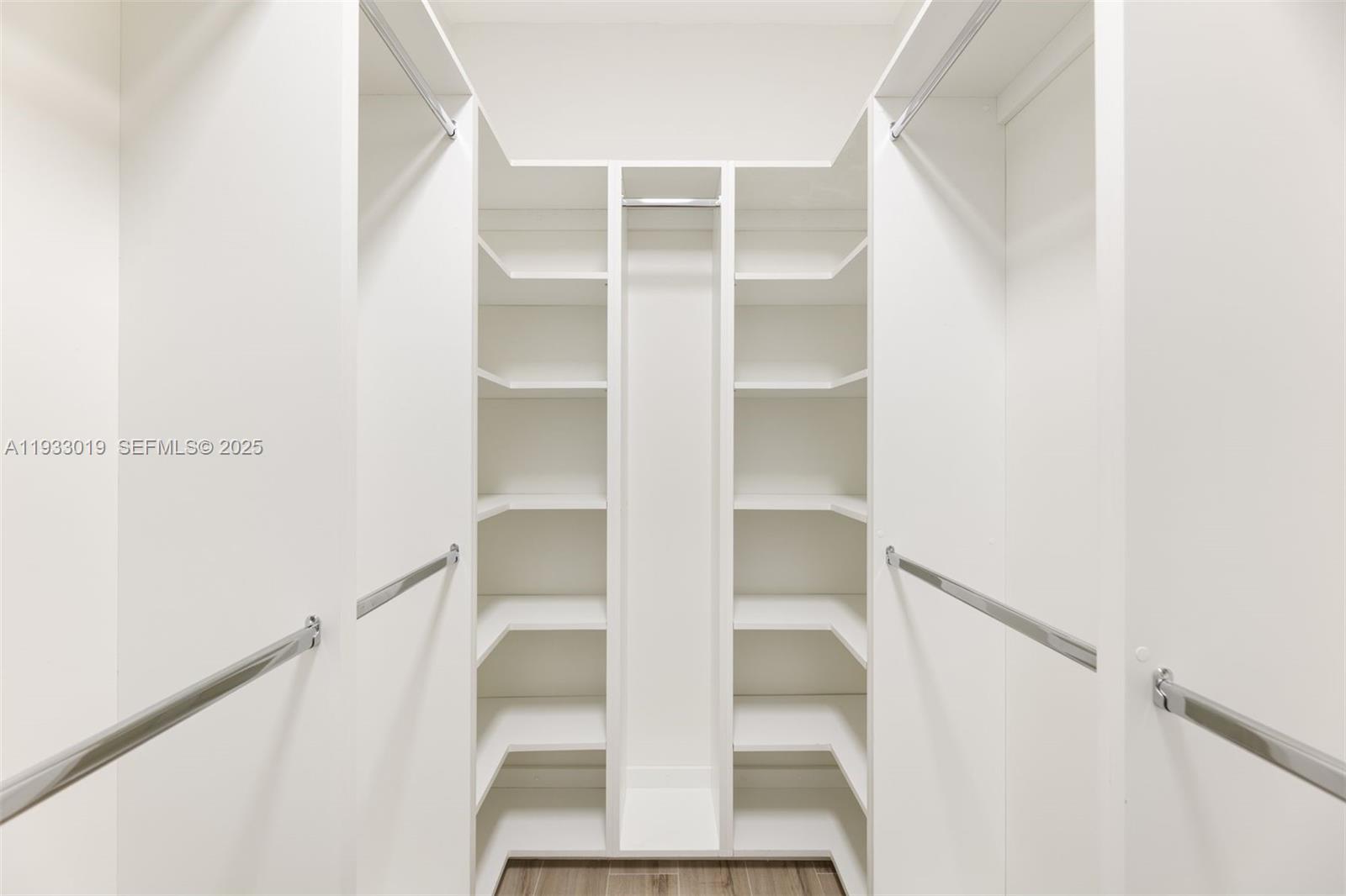   /  2800 sq. ft. $ 2025-12-18 0 Photo