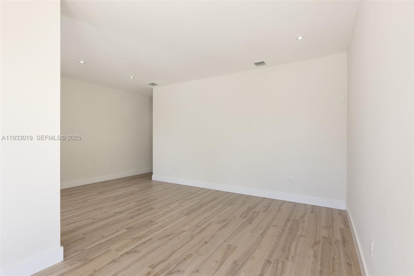   /  2800 sq. ft. $ 2025-12-18 0 Photo