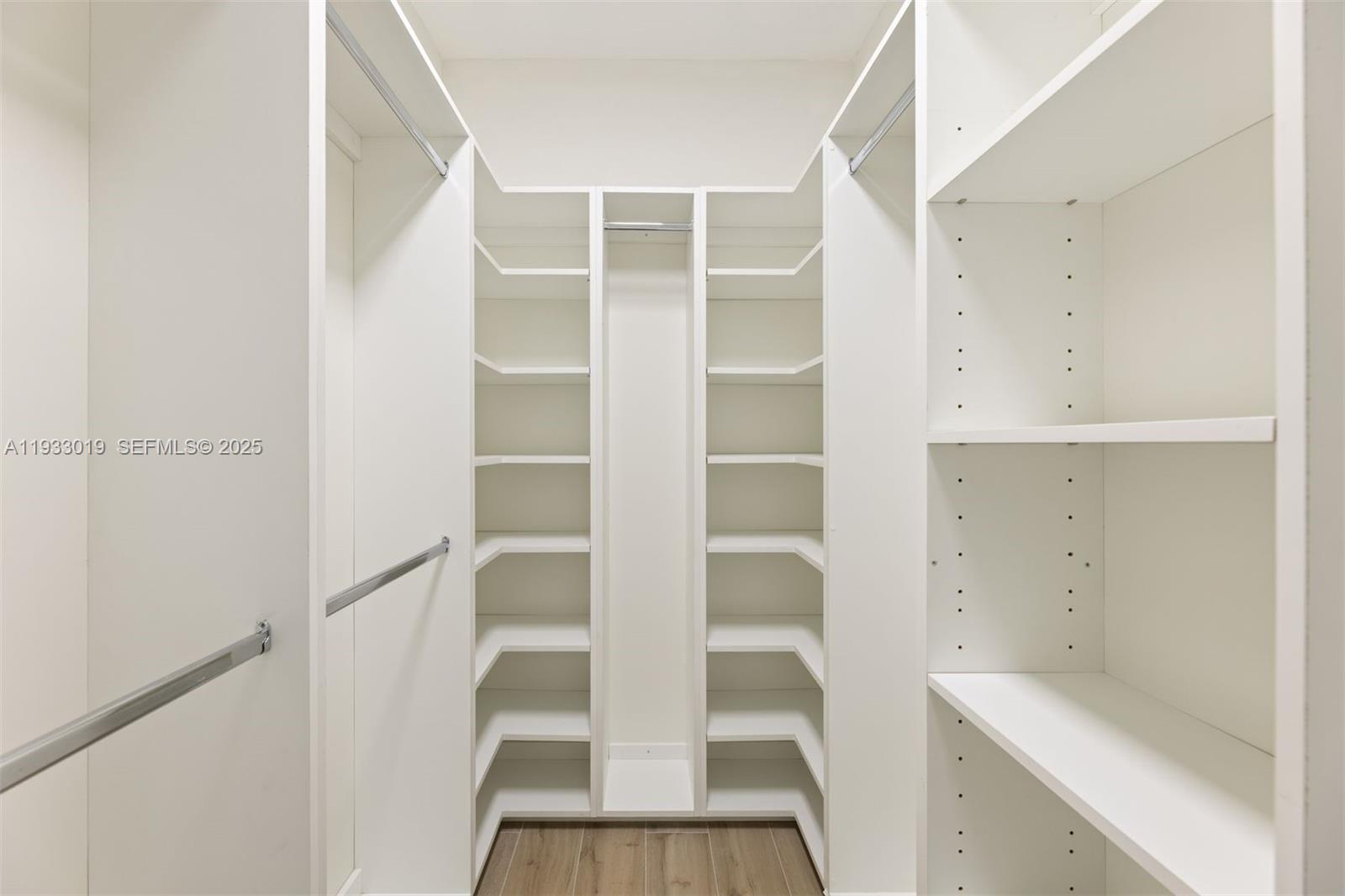   /  2800 sq. ft. $ 2025-12-18 0 Photo