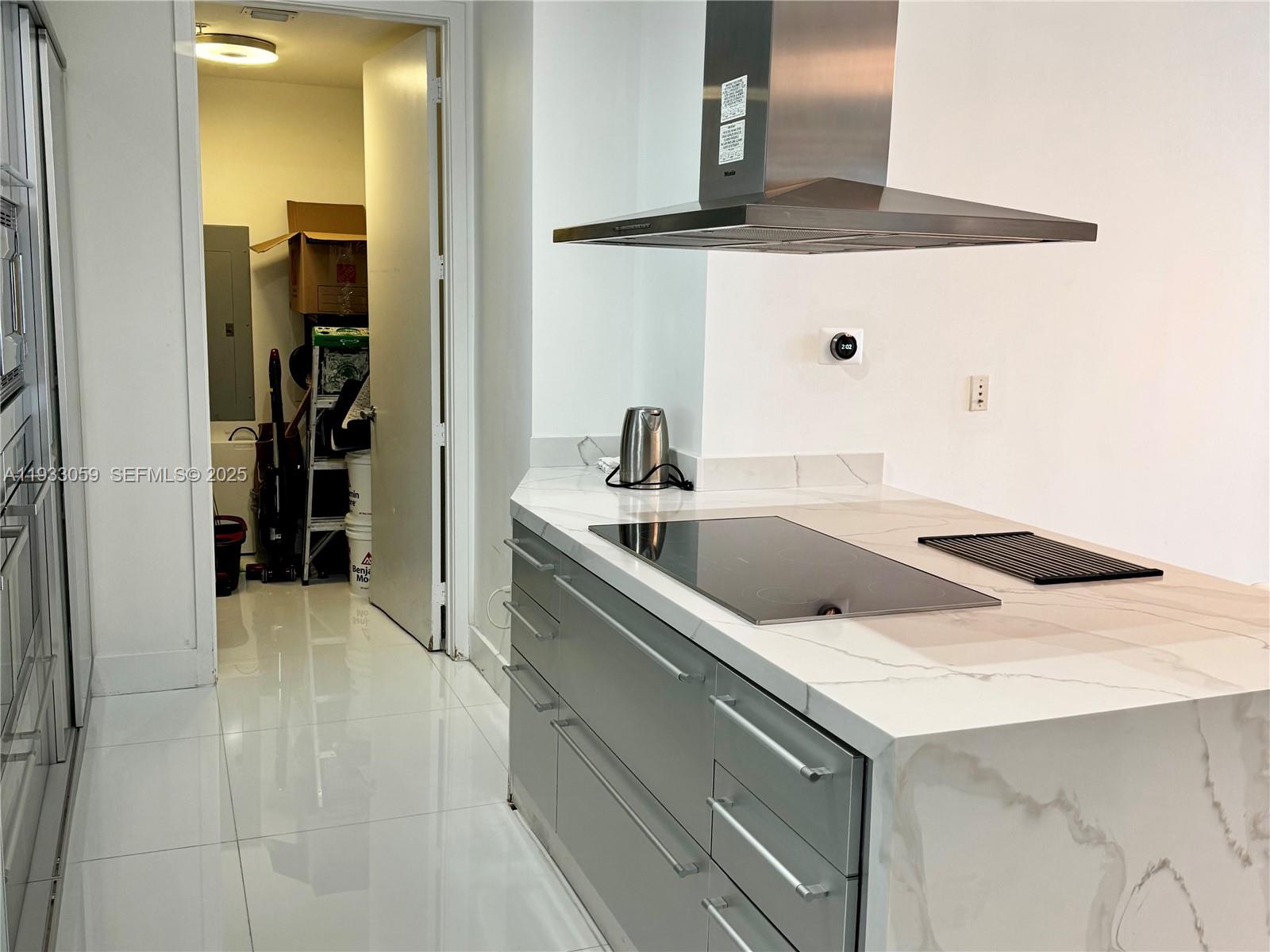 3308 2 / 4 1570 sq. ft. $ 2025-12-18 0 foto