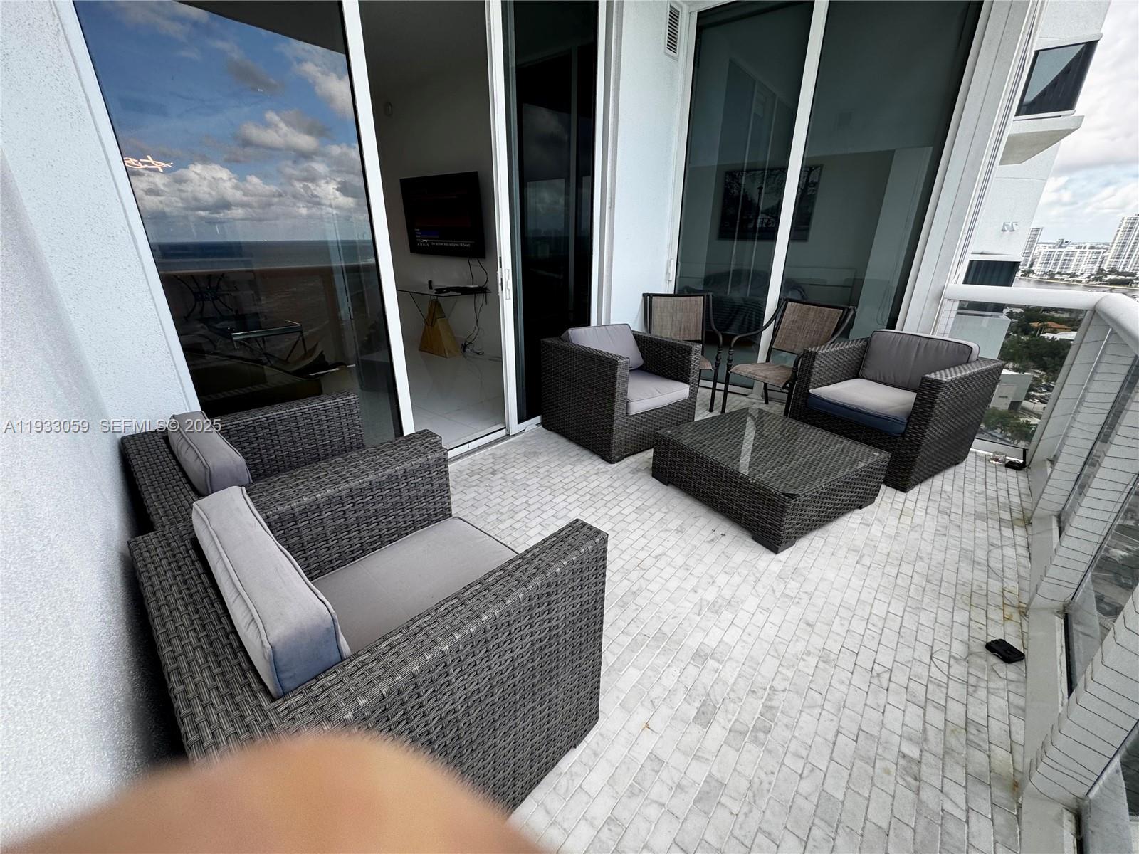 3308 2 / 4 1570 sq. ft. $ 2025-12-18 0 foto