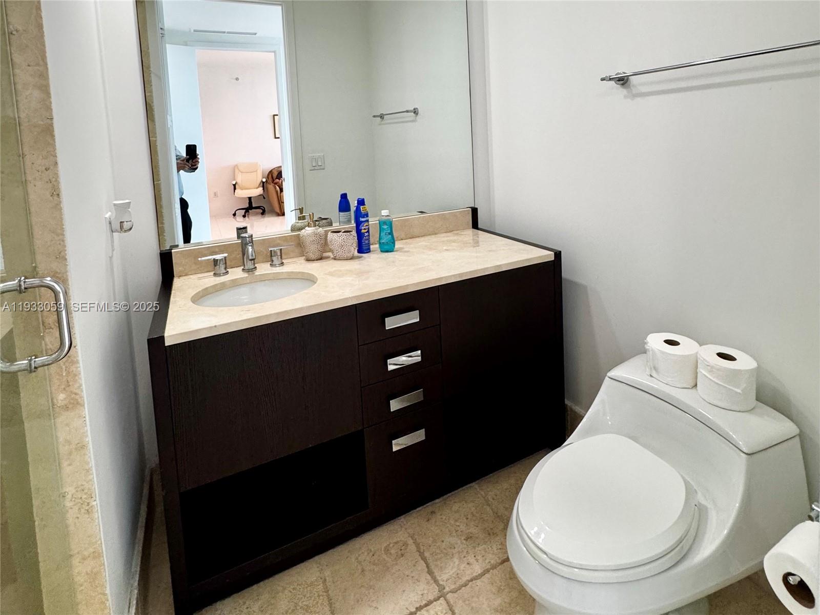 3308 2 / 4 1570 sq. ft. $ 2025-12-18 0 foto