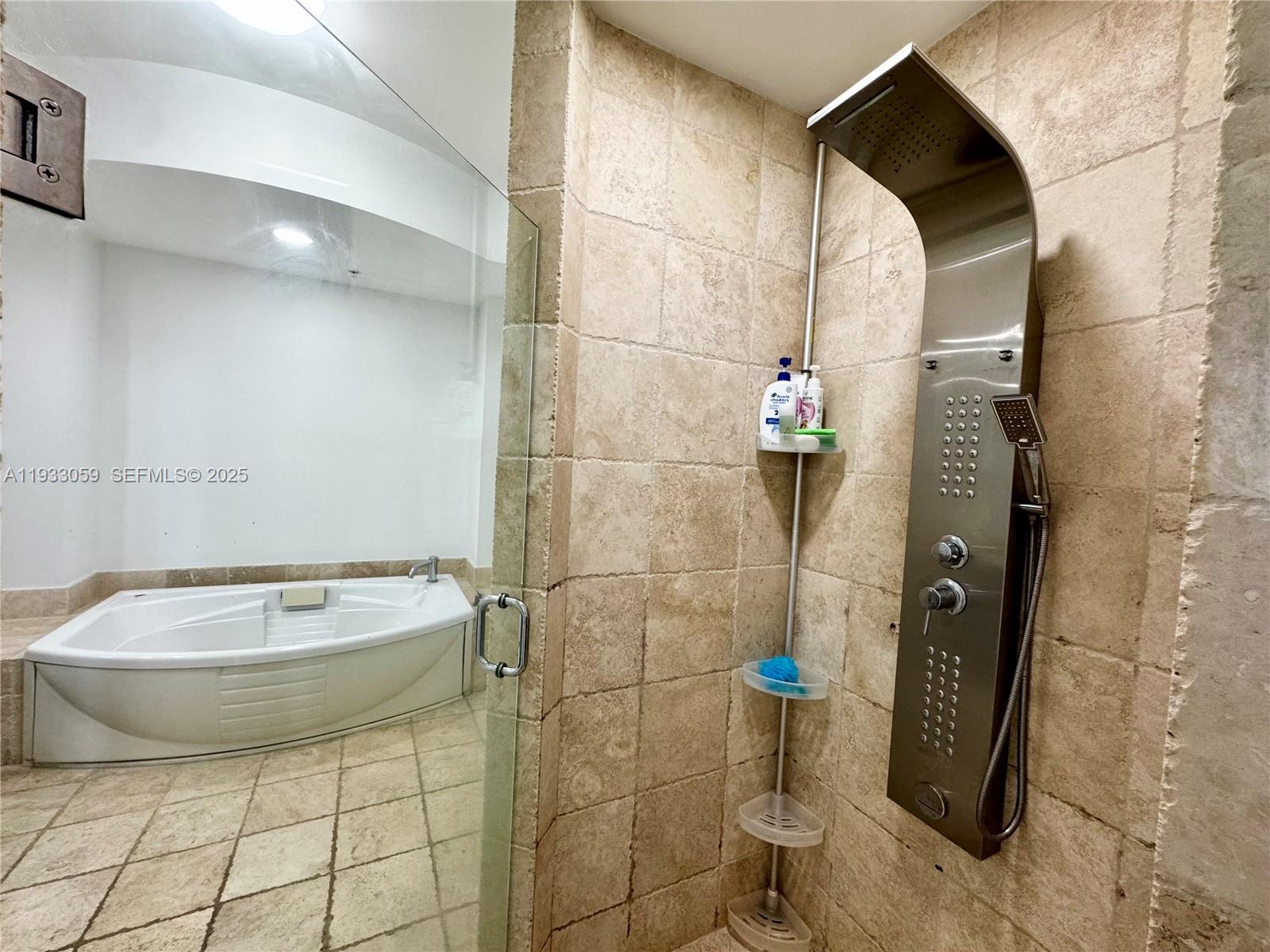 3308 2 / 4 1570 sq. ft. $ 2025-12-18 0 foto