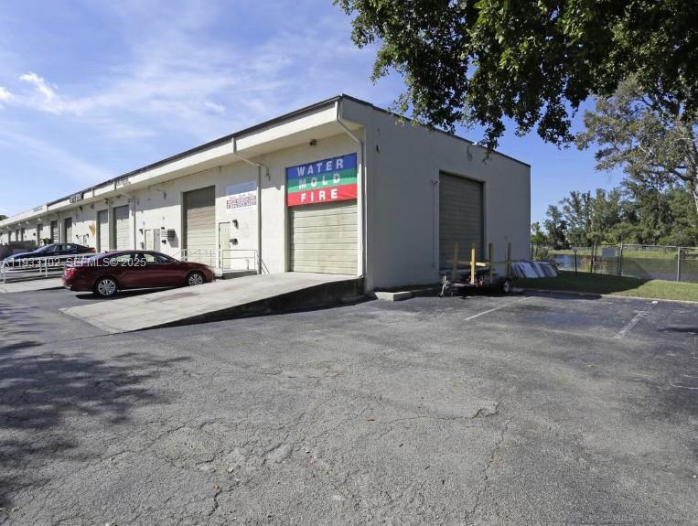   /   кв.футов $ 2025-12-19 0 Фото