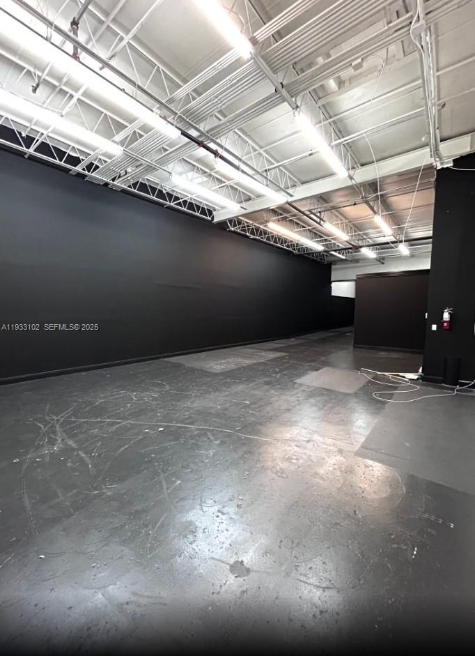   /   кв.футов $ 2025-12-19 0 Фото