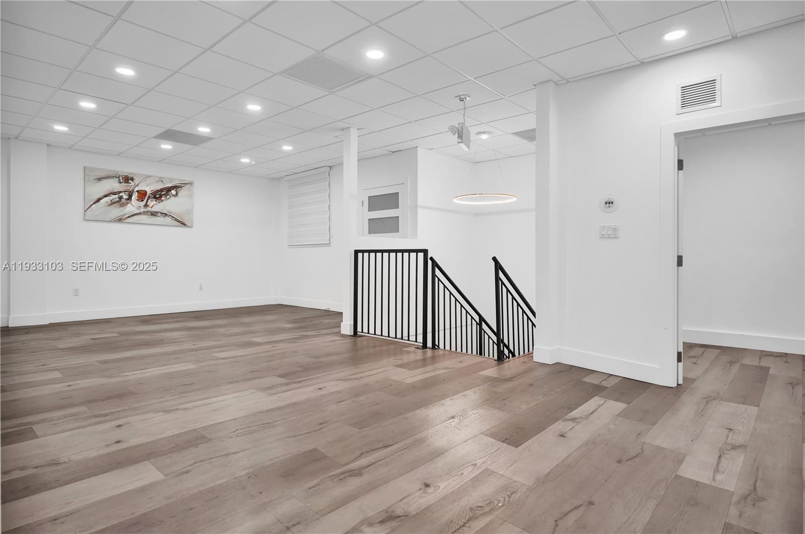 29  /   кв.футов $ 2025-12-18 0 Фото